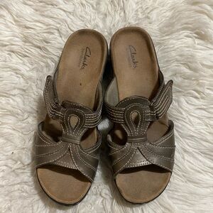 Clarks Bendables Pewter Metallic Gold Slip‎ On Leather Wedge Sandal Size 8.5